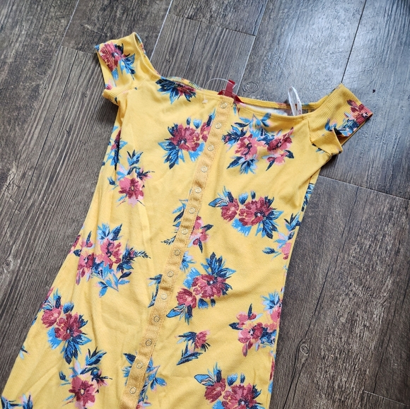 Dress - Picture 2 of 4